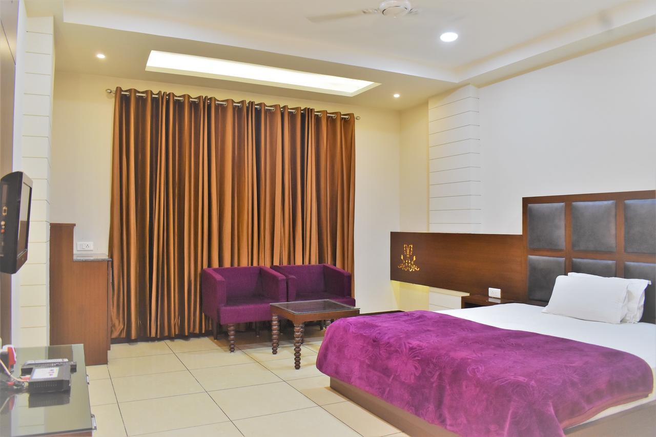 Hotel Ashish Continental Фагвара Екстер'єр фото