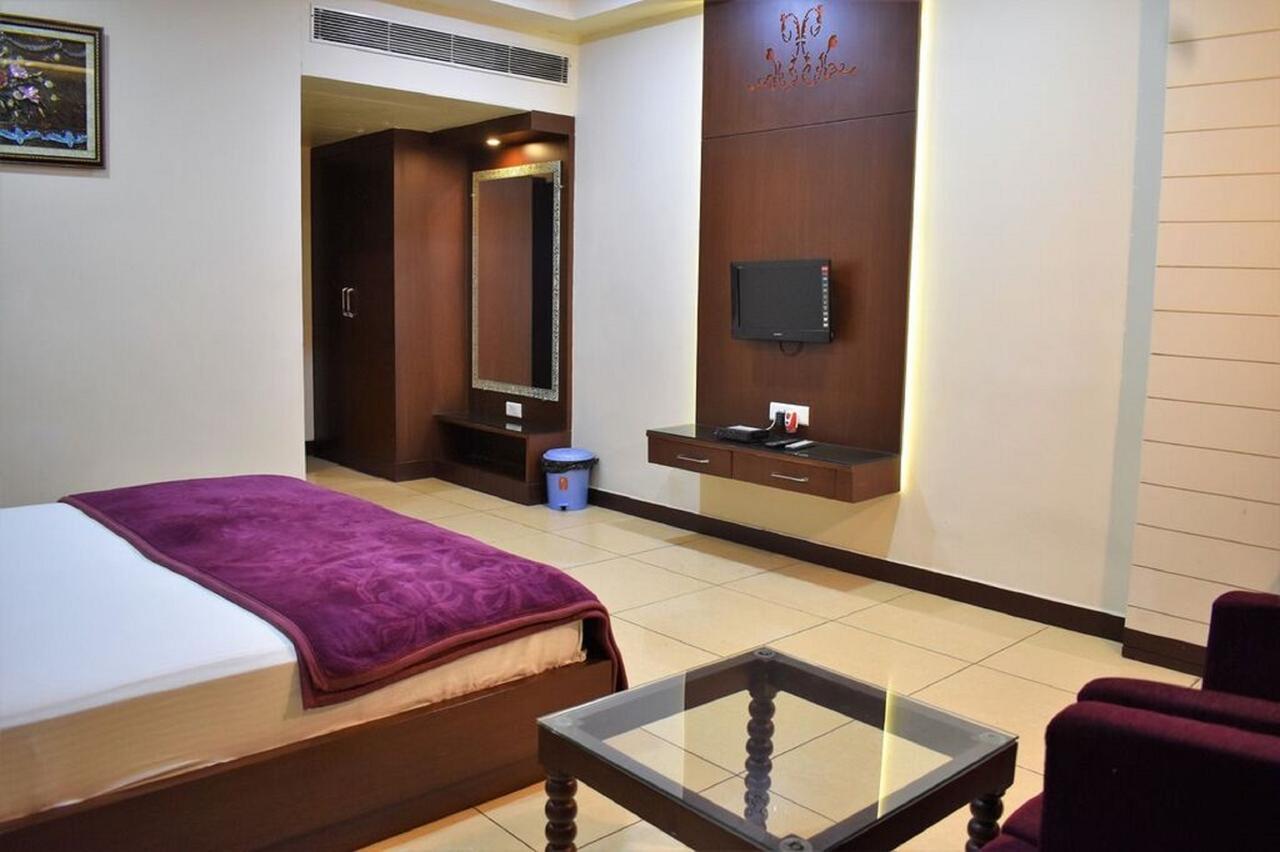 Hotel Ashish Continental Фагвара Екстер'єр фото